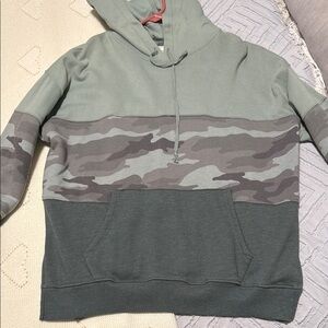 Women’s oversized camo hoodie